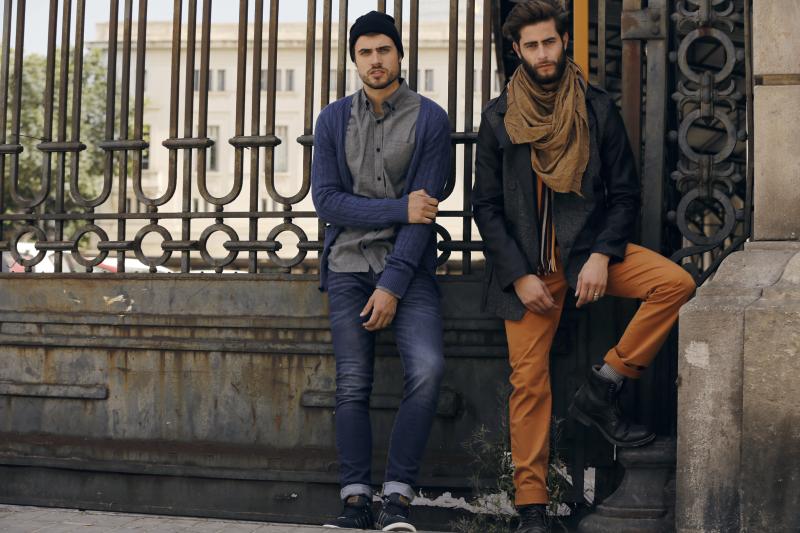 ¡Chicos, poned un poco de color en vuestra ropa!